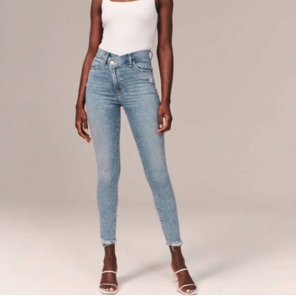 NWT A&F Super Skinny High Rise Crossover Waist Jeans - Short Length